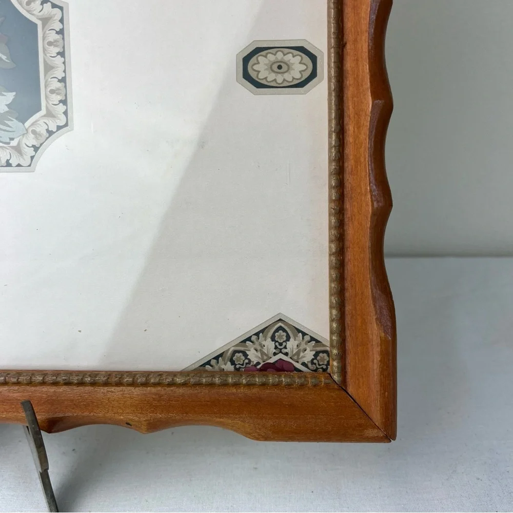 Vintage Sculpted Edge Maple Frame